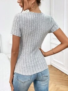 SHEIN Privé 紐扣細節側收褶圍裹細節T恤 - 淺灰色 - 查看 2