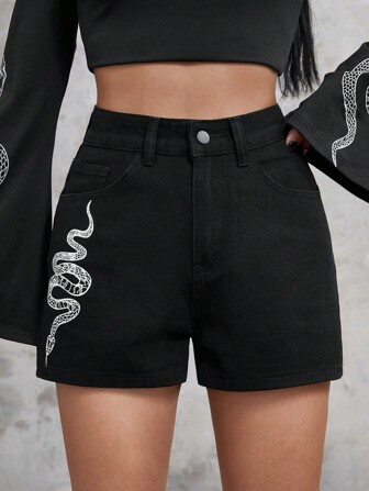 Goth Shorts en mezclilla con estampado de serpiente