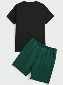 Manfinity VCAY Bộ áo thun tay ngắn và quần short in hình gấu thường ngày cho nam, mùa hè - Màu xanh lá cây đậm - Xem 2