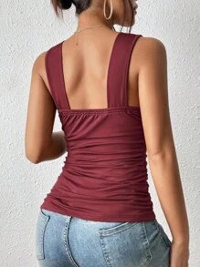 SHEIN Frenchy 深V領褶邊背心上衣 - 酒紅色 - 查看 2
