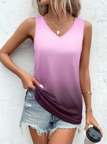 EMERY ROSE Top tipo camiseta gráfica con escote en V y degradado para mujeres - Morado - Ver 3