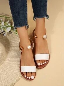 女士人造珍珠和金屬裝飾單帶露跟涼鞋,時尚戶外白色平底涼鞋 - 白色 - 查看 6