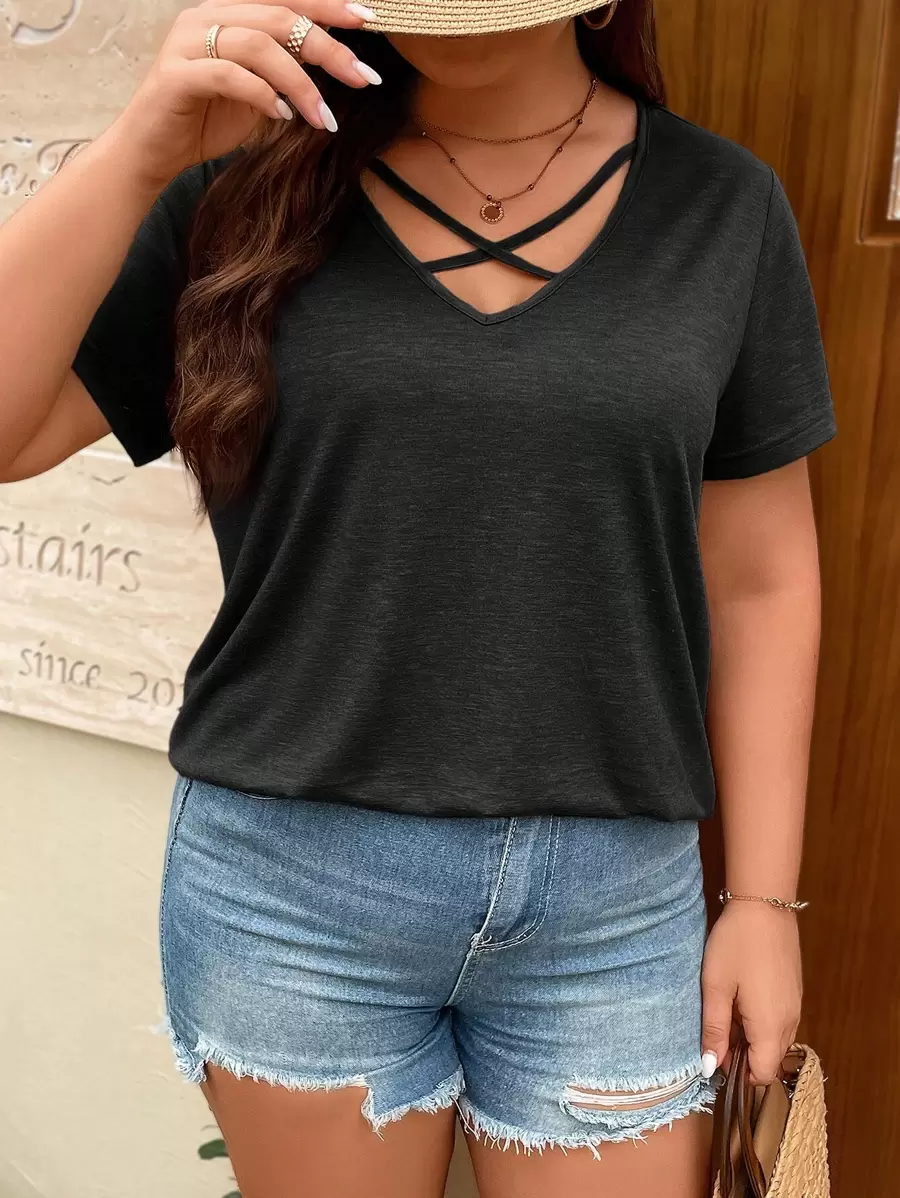 SHEIN LUNE 大碼前交叉T恤 - 黑色 - 查看 1