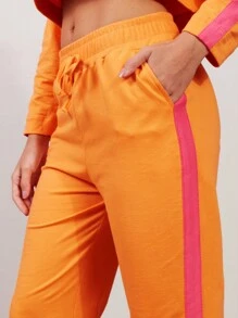 SHE(IN) BRASIL Contrast Side Seam Drop Shoulder Crop Sweatshirt & Drawstring Waist Sweatpants - trái cam - Xem 5