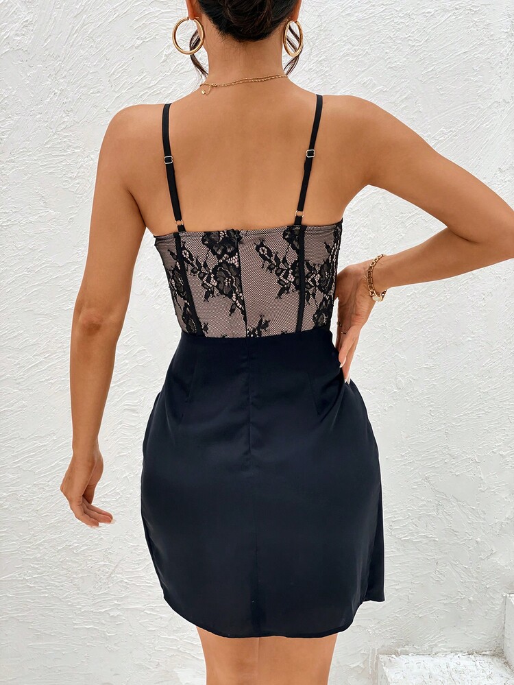 SHEIN Privé 蕾絲拼接緊身吊帶洋裝 - 藏蓝色 - 查看 2