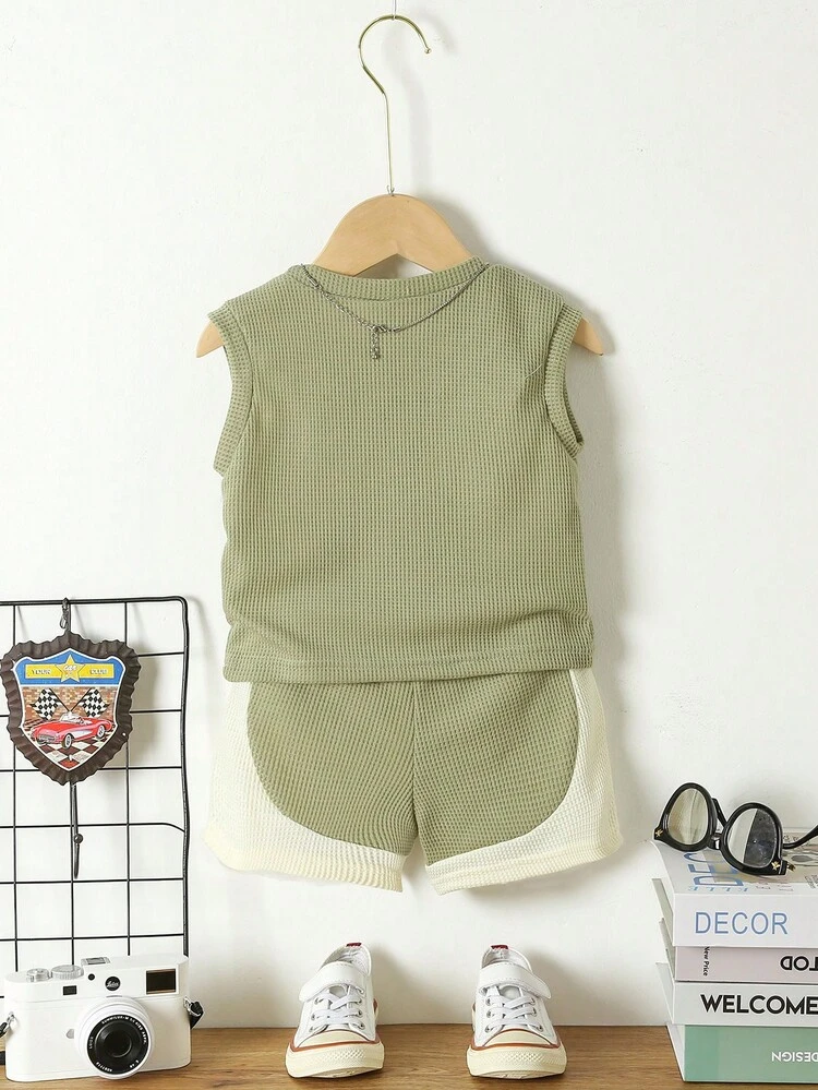 Baby Girl Letter Graphic Tank Top & Two Tone Shorts