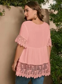 SHEIN LUNE 大碼拼接網紗刺繡荷葉袖荷葉邊下擺襯衫 - 藕粉色 - 查看 2