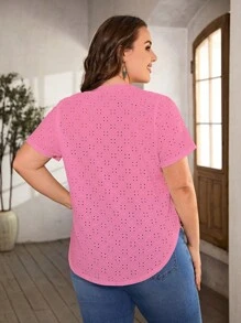 SHEIN LUNE 大碼紐扣細節弧形下擺網眼刺繡T恤 - 玫紅色 - 查看 2