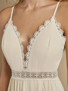 SHEIN Belle Robe De Demoiselle D'honneur À Fines Brides En Dentelle Fendu