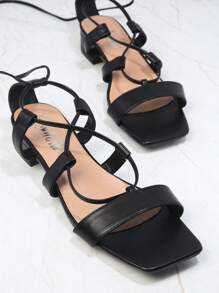 Chóp giầy hình vuông Dải mỏng Chặn gót Dép xăng đan - màu đen - Xem 3