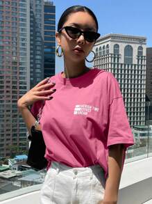 DAZY Camiseta holgada con estampado de letra y hombros caídos - Rosa Fucsia - Ver 5