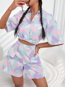 SHEIN EZwear 迷彩印花落肩袖短款襯衫和翻蓋細節短褲 - 彩色 - 查看 1