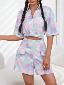 SHEIN EZwear 迷彩印花落肩袖短款襯衫和翻蓋細節短褲 - 彩色 - 查看 4