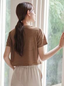 DAZY 素色紋理質感T恤 - 棕色 - 查看 2