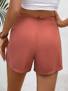 SHEIN Frenchy 素色前打結短褲 - 紅木色 - 查看 2