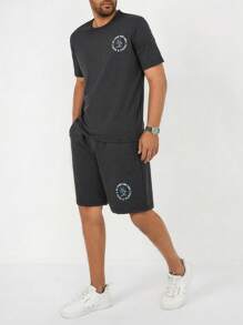 RueChic Hombres Shorts con camiseta con estampado de slogan