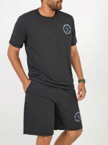 RueChic Hombres Shorts con camiseta con estampado de slogan