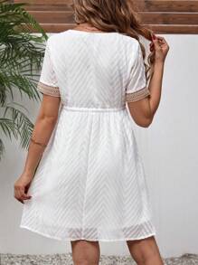 SHEIN 孕婦蕾絲拼接腰部抽繩連衣裙 - 白色 - 查看 2