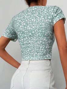 EURMUSE Ditsy Floral Print Ruched Bust Tee - Green - View 2