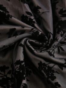 SHEIN MOD 大碼印花露背交叉吊帶連衣裙 - 黑色 - 查看 4