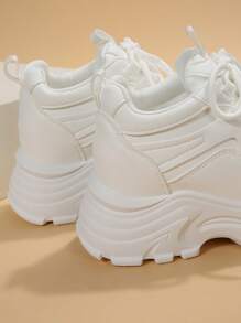 小码女士厚底休闲运动鞋，简约风格