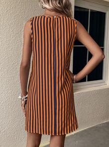 SHEIN LUNE Vestido sin manga con estampado de rayas de espalda con abertura de ojo - azul real - Ver 2