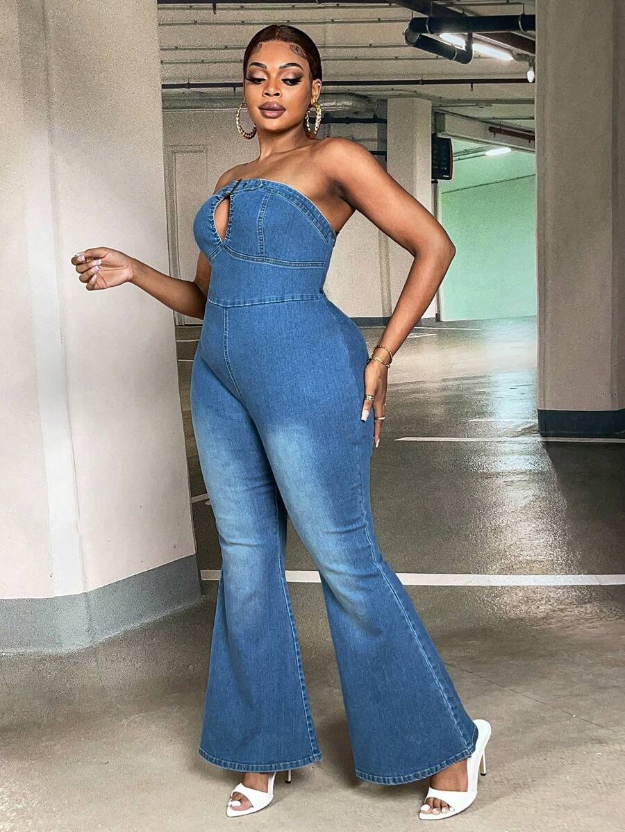 SHEIN SXY 大碼前鏤空喇叭抹胸牛仔連身褲 - 中等水洗藍 - 查看 1