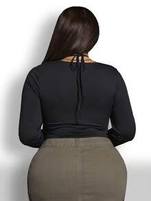 SHEIN SXY 大碼鏤空後綁帶短款T恤 - 黑色 - 查看 2