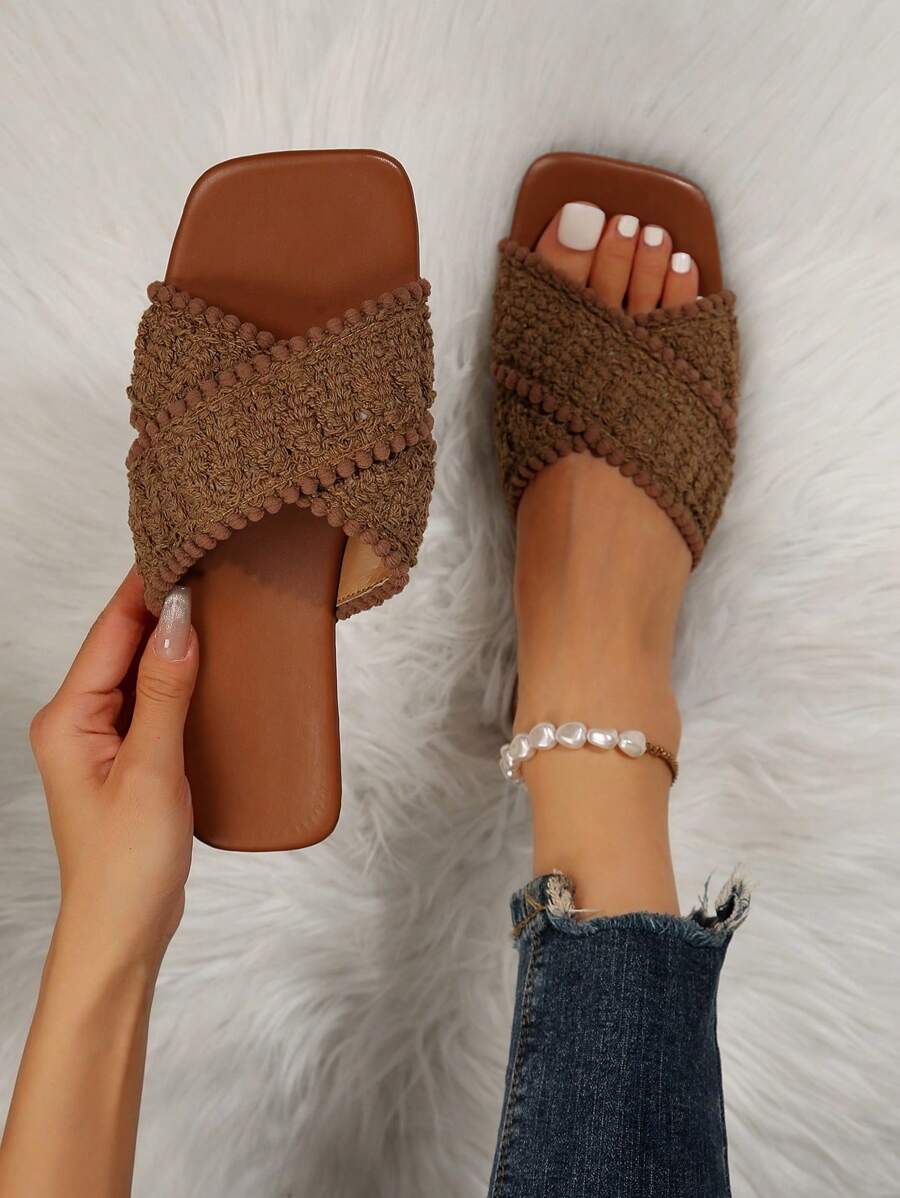 女士夏季户外凉鞋，新款优雅法式平底防滑沙滩交叉拖鞋 - 棕色 - 查看 1