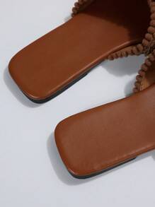 女士夏季户外凉鞋，新款优雅法式平底防滑沙滩交叉拖鞋 - 棕色 - 查看 3