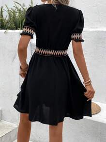 SHEIN VCAY 鋸齒形印花泡泡袖A字洋裝