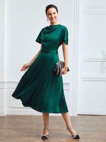 MOTF PREMIUM 緞面垂褶領洋裝無鏈 - 墨綠色 - 查看 4