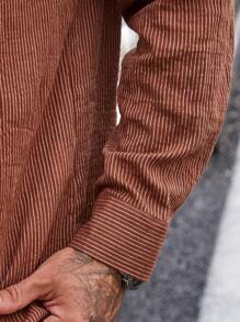 Manfinity Homme 男士純棉純色半扣掀蓋前袋襯衫 - 咖啡棕 - 查看 7