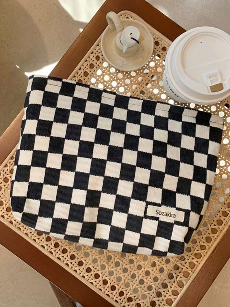 1 chiếc túi xách tay vải nhung kẻ caro đen trắng cầm tay dung tích lớn du lịch cổ điển hình lục giác túi đựng đồ trang điểm cho nữ túi đựng đồ trang điểm cho bé gái túi đựng đồ trang điểm túi đựng đồ chăm sóc da túi đựng đồ vệ sinh cá nhân hình khối đóng gói, đồ dùng thiết yếu khi đi du lịch đồ dùng thiết yếu khi ở ký túc xá, quà tặng phù dâu đám cưới, quà tặng cho mẹ, quà tặng sinh nhật, quà tặng cho bạn bè và giáo viên, đồ trang trí nhà cửa hộp đựng đồ trang điểm hộp đựng đồ trang điểm, túi đựng đồ trang điểm, túi đựng đồ trang điểm, túi đựng đồ trang điểm, túi đựng mỹ phẩm, hộp đựng đồ trang điểm, du lịch, túi đựng đồ trang điểm, túi, bàn trang điểm, túi đựng đồ trang điểm, đồ dùng thiết yếu khi đi du lịch, túi đựng đồ trang điểm, túi, đồ dùng thiết yếu khi đi du lịch, phụ kiện trang điểm, túi đựng đồ trang điểm nhỏ, túi đựng đồ trang điểm, túi đựng mỹ phẩm, đồ dùng thiết yếu khi đi du lịch, dung tích lớn, túi đựng đồ trang điểm lớn - Đen và trắng - Xem 1