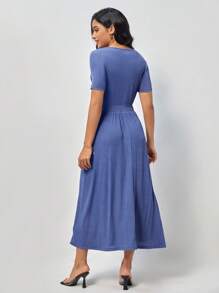 SHEIN Clasi Chất rắn Surplice cổ Váy chữ A - Màu xanh lam - Xem 2