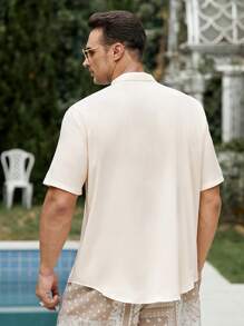 Manfinity VCAY 男士素色前紐扣襯衫無項鏈 - 米色 - 查看 2