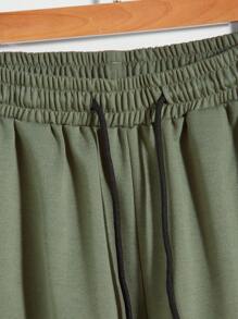 Manfinity Homme 男士大码字母貼布腰部抽繩短褲 - 軍綠色 - 查看 5