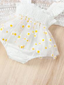 SHEIN Vintaside Kids Bebé niña con estampado floral ribete con fruncido de malla en contraste Body & Accesorio Sombrero - Blanco - Ver 5