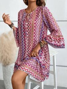 SHEIN LUNE 幾何印花喇叭袖荷葉邊罩衫連衣裙 - 彩色 - 查看 4