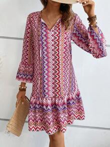 SHEIN LUNE 幾何印花喇叭袖荷葉邊罩衫連衣裙 - 彩色 - 查看 5