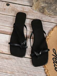 Sandalias planas de dedo para mujer, sandalias de tiras negras de moda para el verano, chanclas - Negro - Ver 5