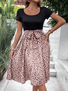 SHEIN VCAY Đầm Thắt lưng Đồ họa Giải trí - Màu Hồng baby - Xem 4