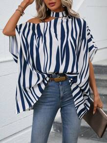 SHEIN Clasi Blusa de rayas de cebra de cuello asimétrico de manga murciélago - Azul y blanco - Ver 4