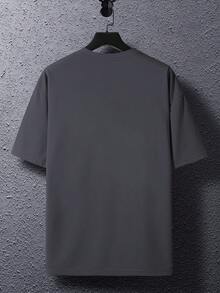 Manfinity Homme Loose Fit Men's T-Shirt With Photo & Slogan Graphics - Dark Grey - View 3