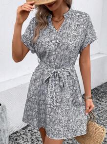 SHEIN LUNE 滿版印花缺口領繫腰帶連衣裙 - 彩色 - 查看 3