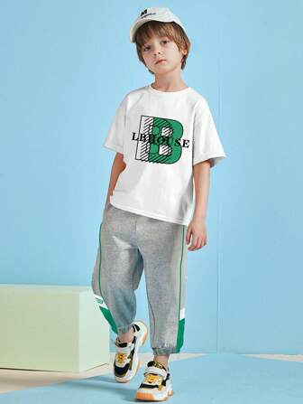 男孩字母圖案落肩T恤和拼接側邊接縫衛褲