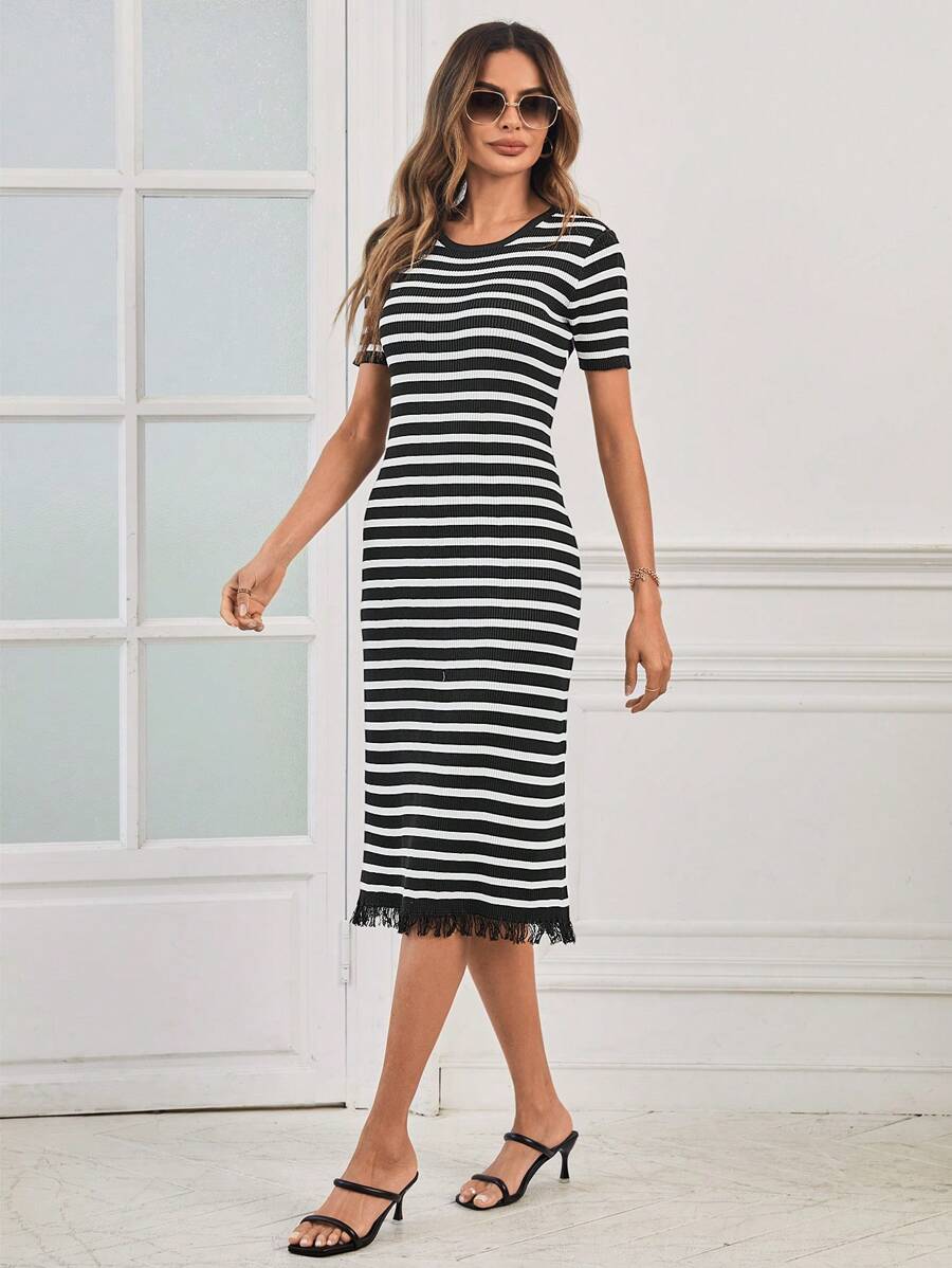 SHEIN Clasi 條紋圖案流蘇下擺毛衣裙 - 黑與白 - 查看 1
