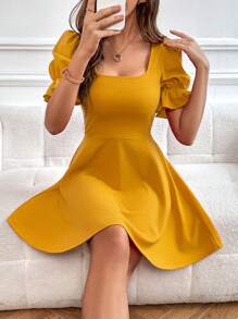 SHEIN Privé 方領泡泡袖A字連衣裙