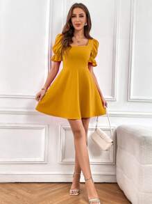 SHEIN Privé 方領泡泡袖A字連衣裙