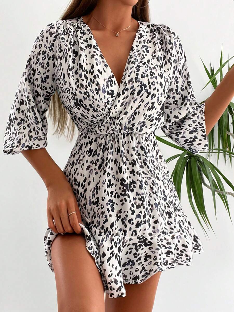 RueChic 滿版印花交疊領洋裝 - 黑與白 - 查看 1